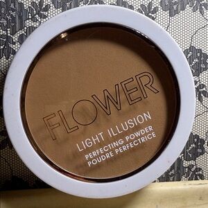 Flower Light Illusion Perfecting Powder - Caramel